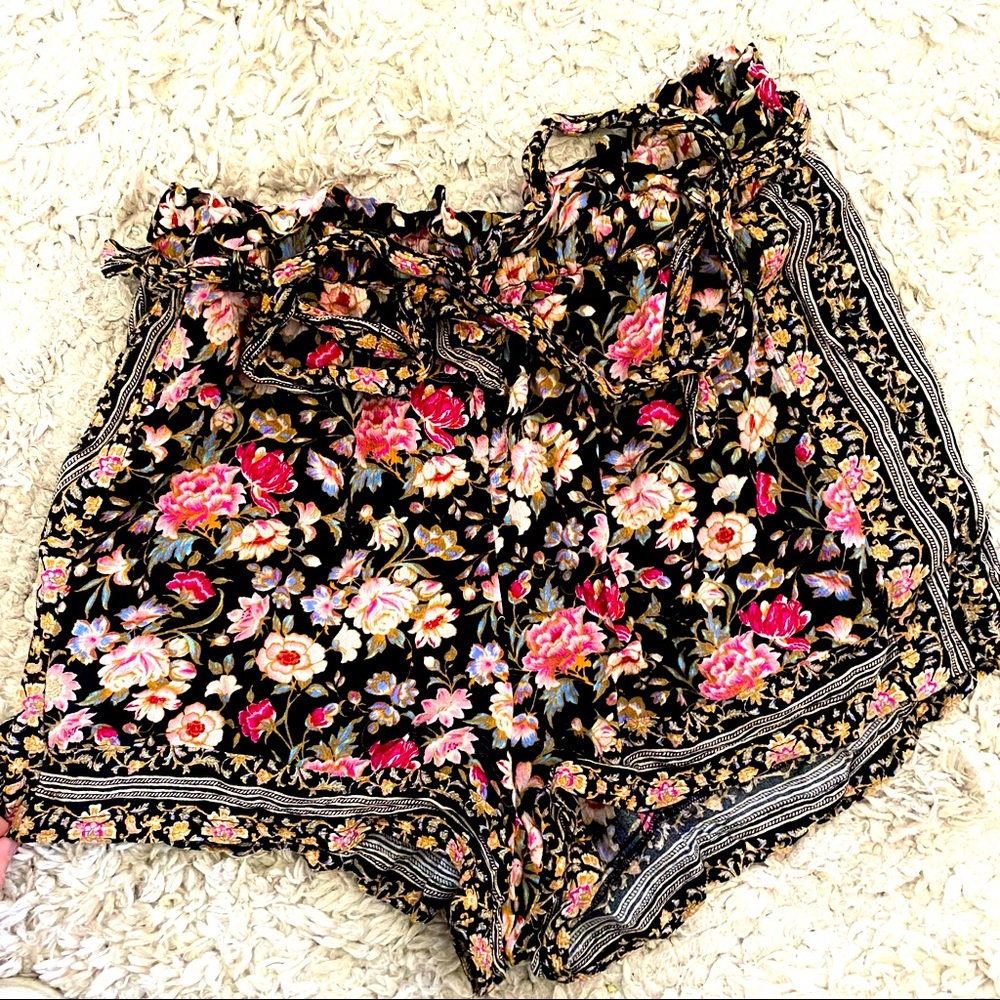 American Eagle high waist shorts size: M